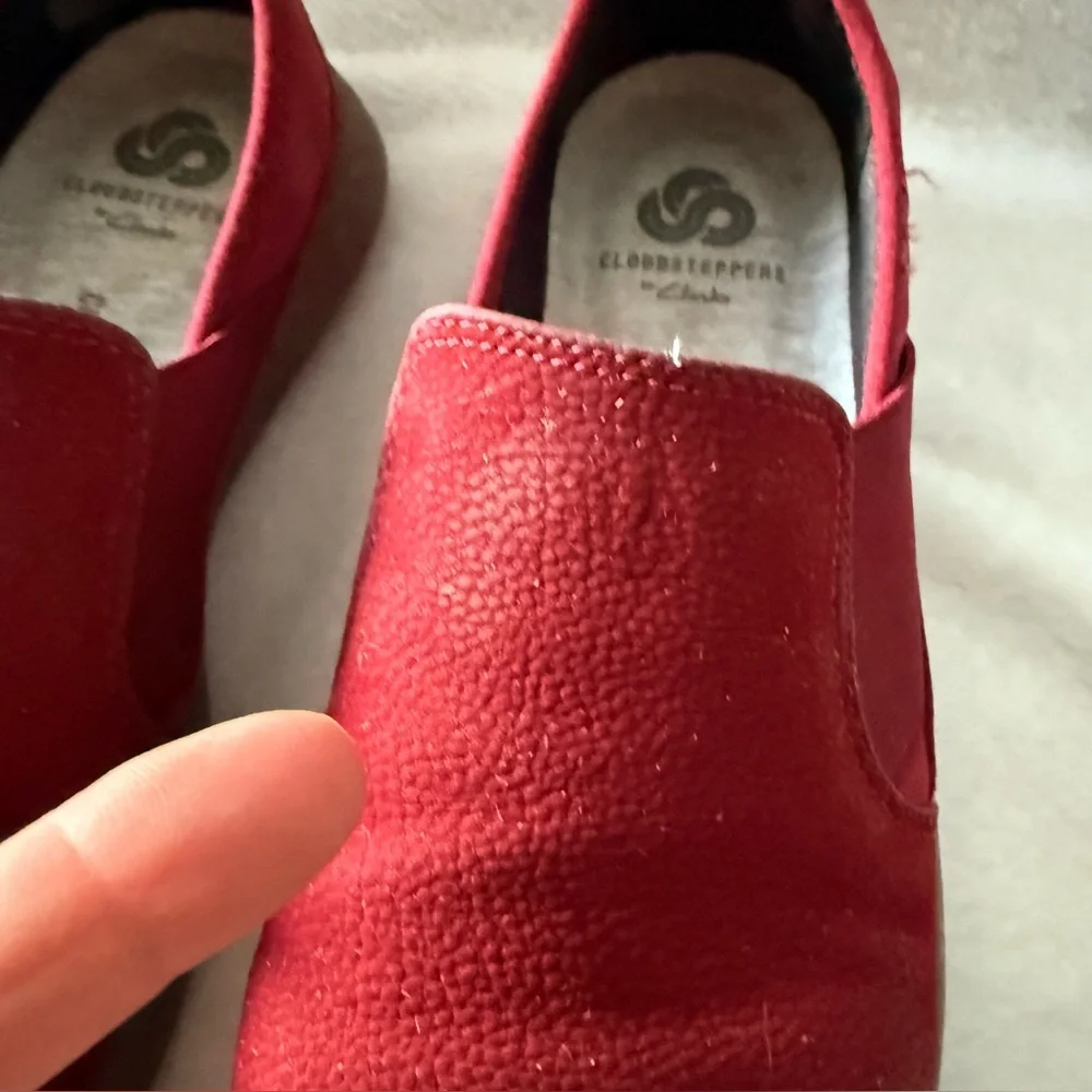 Clarks Shoes‎ Red Slip-On Women’s Size 6 Flats Loafers